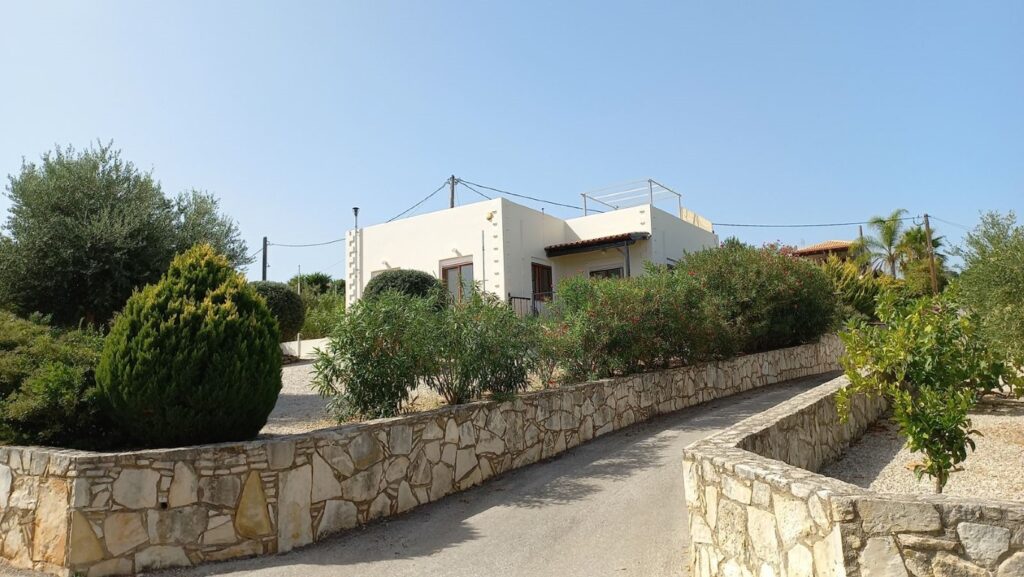 A 107 SQ.M. DETACHED HOUSE IN VOUKOLIES