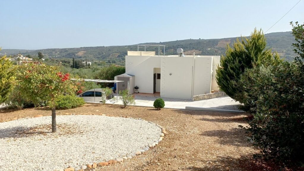 A 107 SQ.M. DETACHED HOUSE IN VOUKOLIES