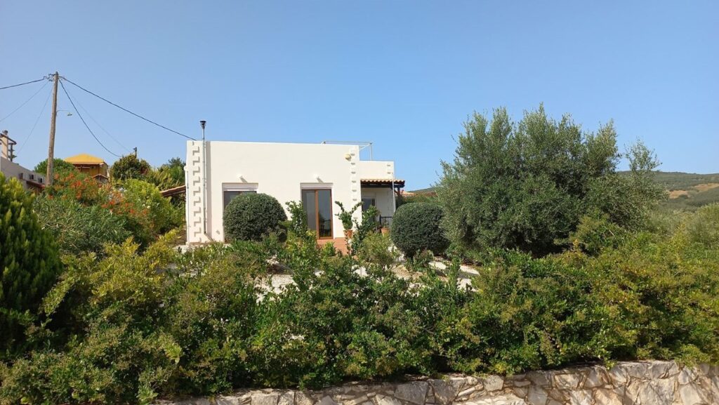 A 107 SQ.M. DETACHED HOUSE IN VOUKOLIES