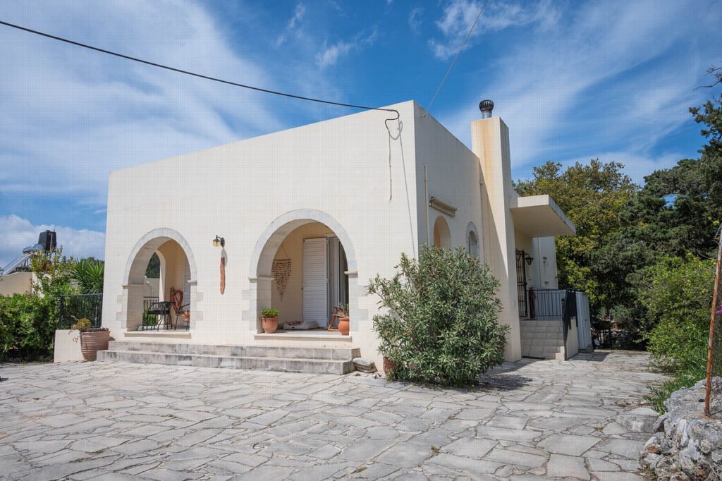 A VILLA IN THE GREEN COUNTRYSIDE OF KAINA