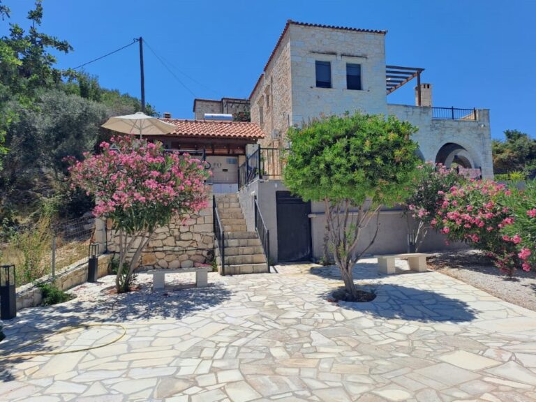 A VILLA WITH MARVELOUS VIEWS IN ALMYRIDA