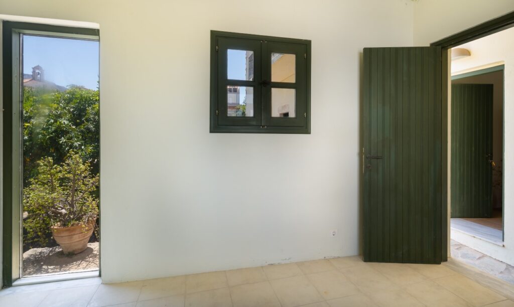 THREE PROPERTIES IN ONE IN PLAKA