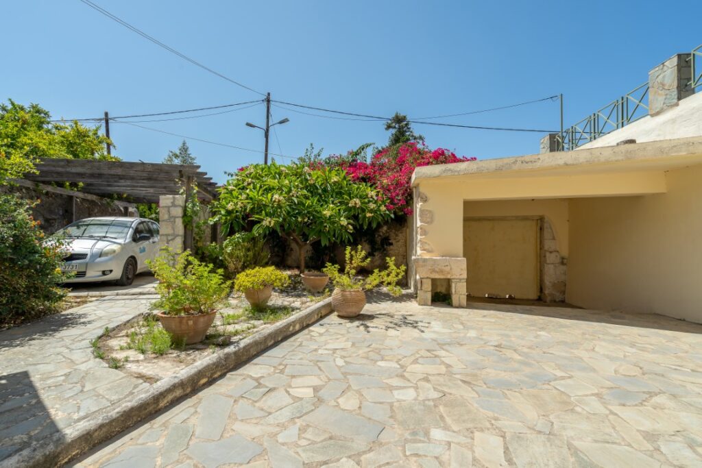 THREE PROPERTIES IN ONE IN PLAKA