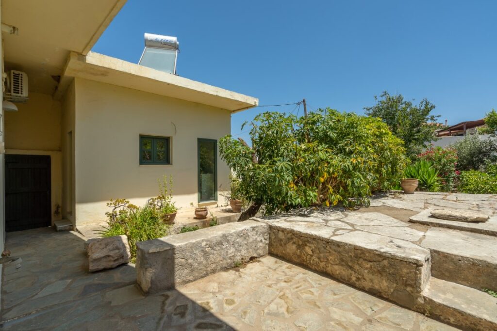 THREE PROPERTIES IN ONE IN PLAKA