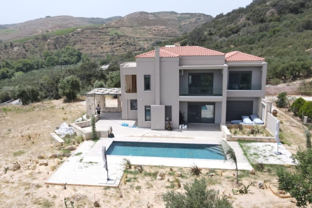 A BRAND NEW HIGH-END VILLA IN KOLYMVARI