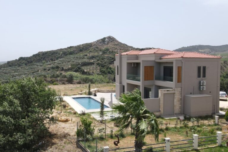 A BRAND NEW HIGH-END VILLA IN KOLYMVARI