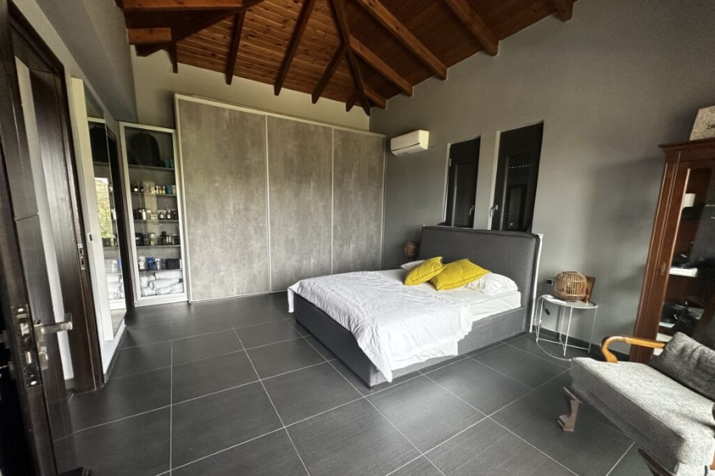 A BRAND NEW HIGH-END VILLA IN KOLYMVARI