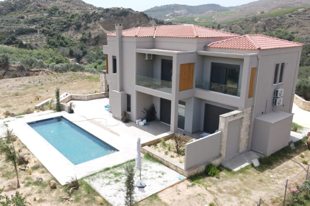 A BRAND NEW HIGH-END VILLA IN KOLYMVARI