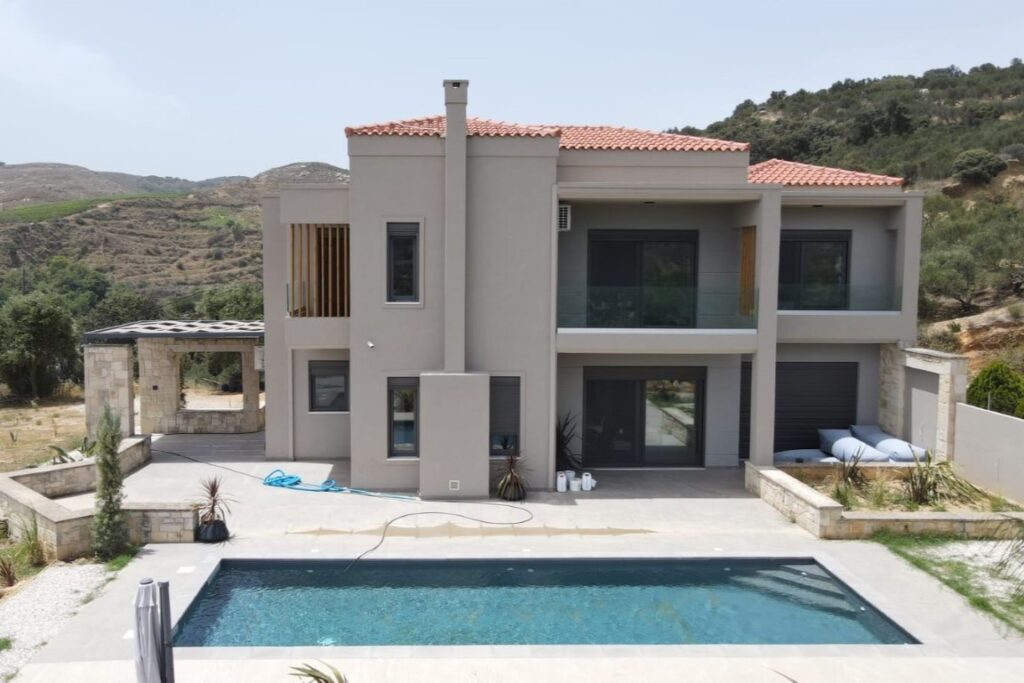 A BRAND NEW HIGH-END VILLA IN KOLYMVARI