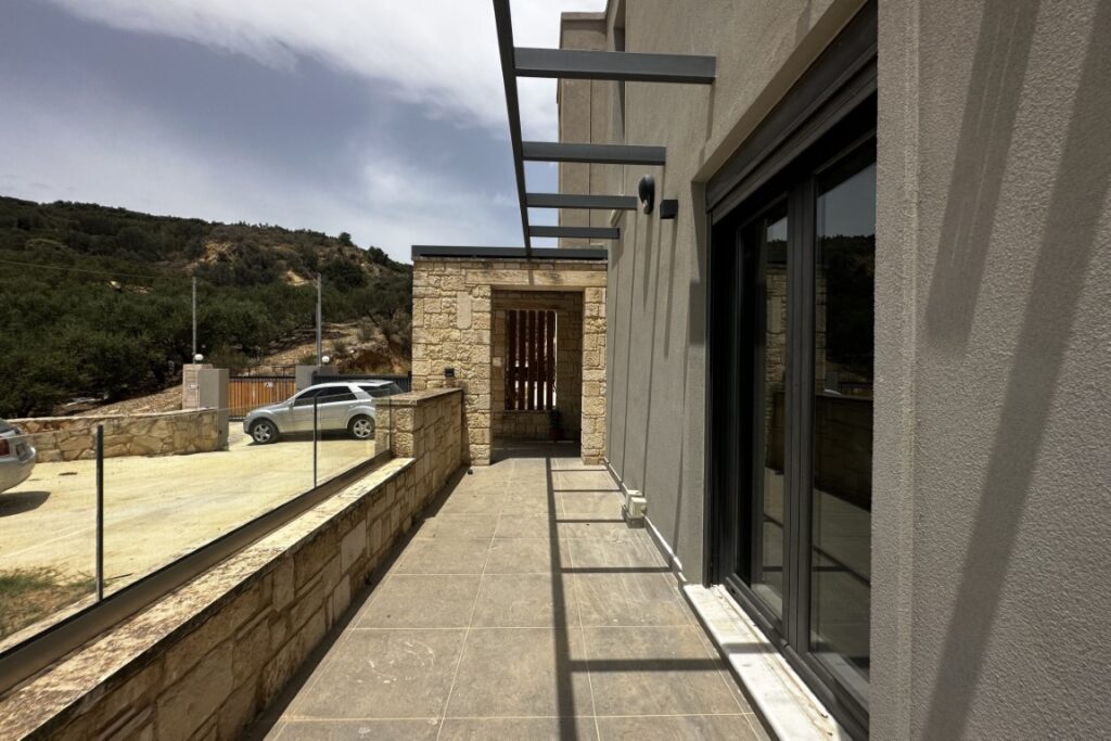 A BRAND NEW HIGH-END VILLA IN KOLYMVARI