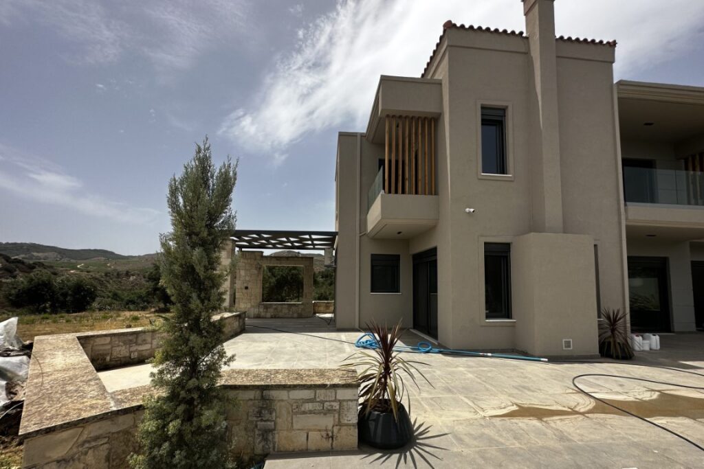 A BRAND NEW HIGH-END VILLA IN KOLYMVARI