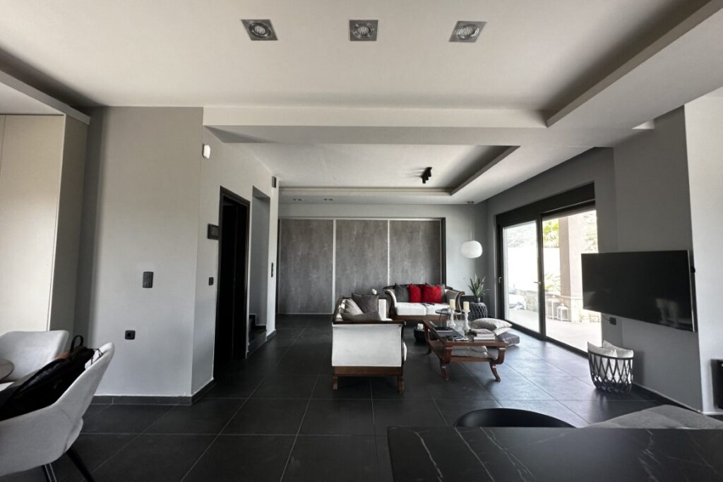 A BRAND NEW HIGH-END VILLA IN KOLYMVARI