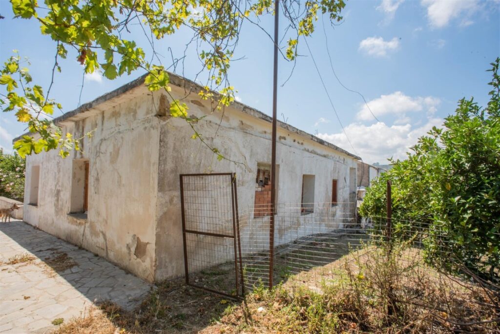 A RENOVATION PROJECT IN KYPARISSOS