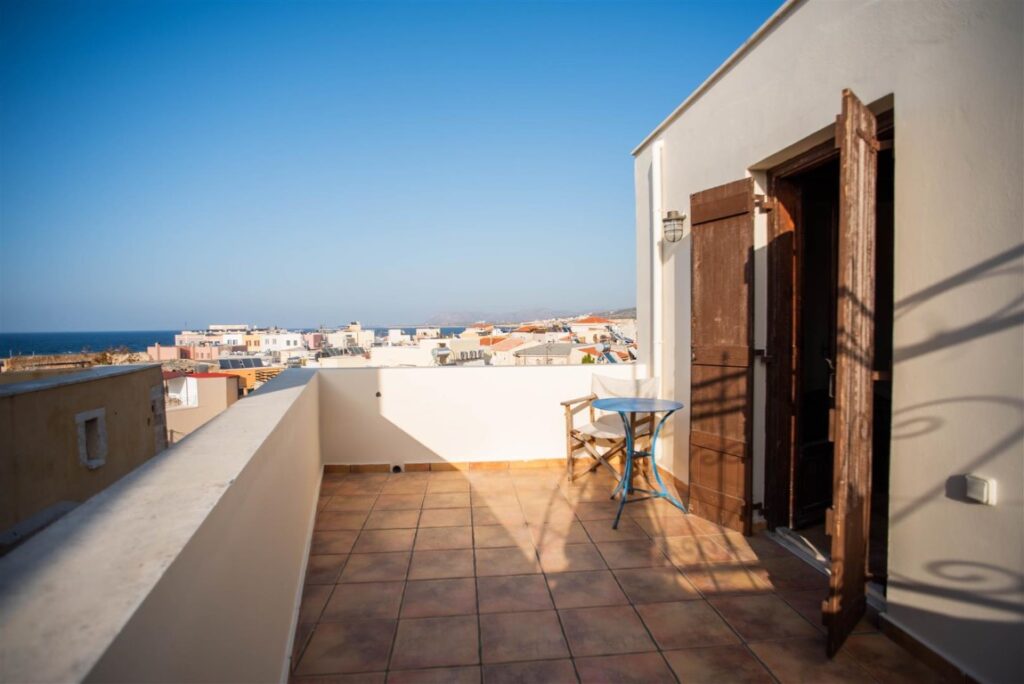 A RENOVATED VENETIAN HOUSE IN THE OLD TOWN