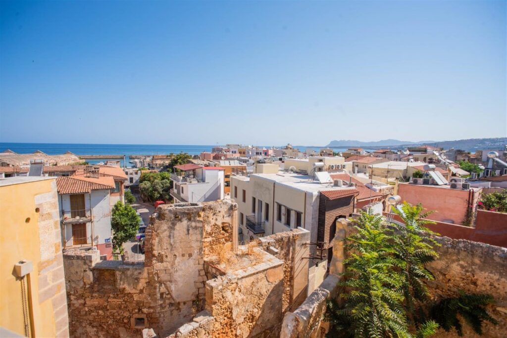 A RENOVATED VENETIAN HOUSE IN THE OLD TOWN