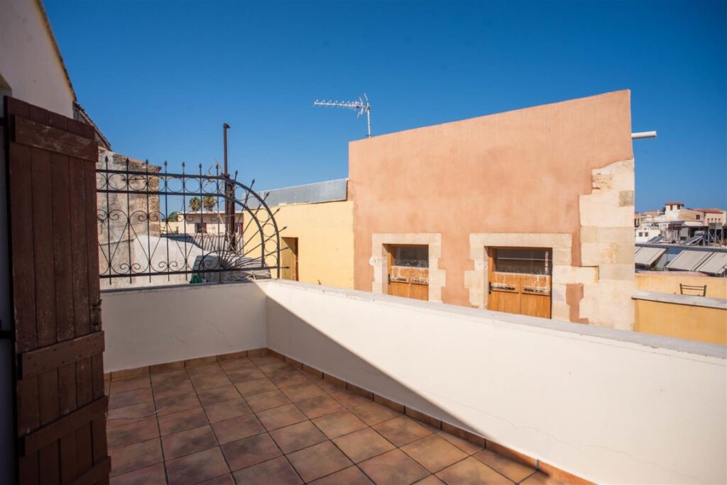 A RENOVATED VENETIAN HOUSE IN THE OLD TOWN