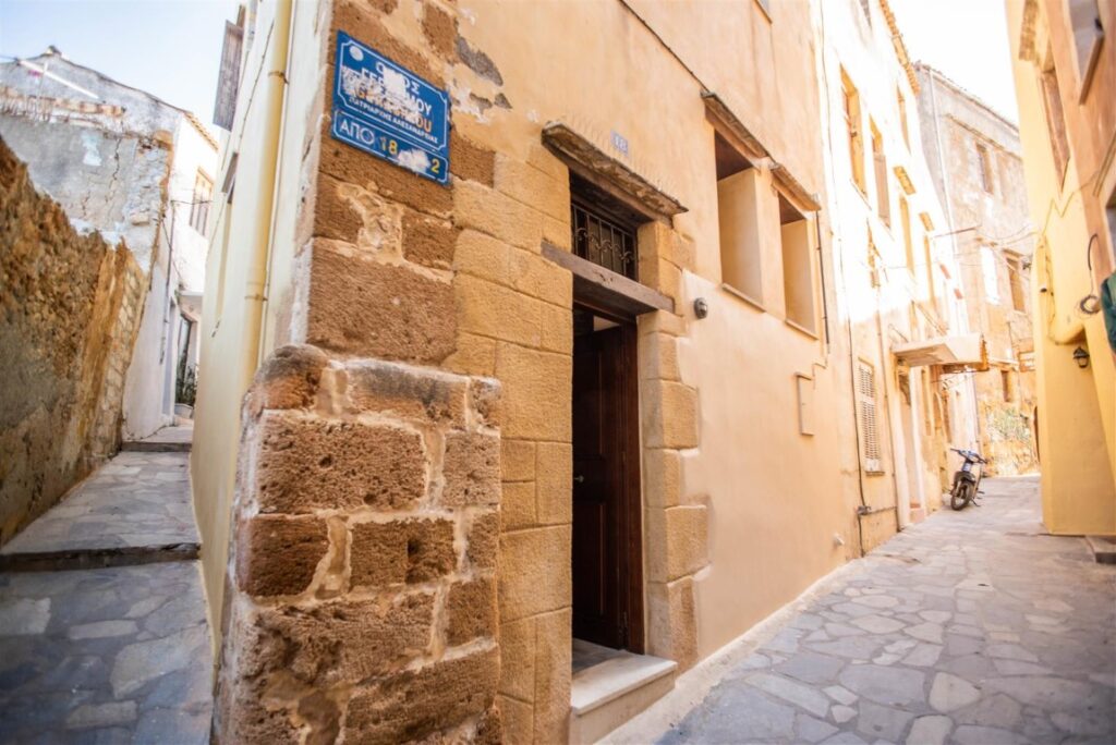 A RENOVATED VENETIAN HOUSE IN THE OLD TOWN