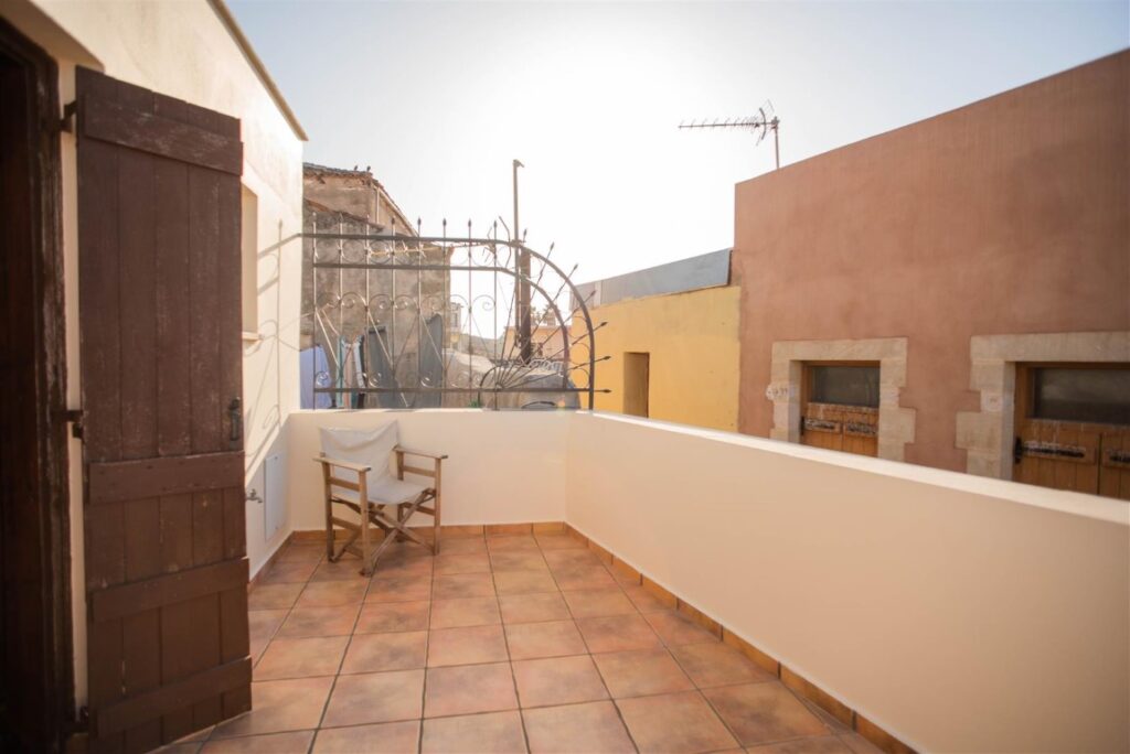 A RENOVATED VENETIAN HOUSE IN THE OLD TOWN