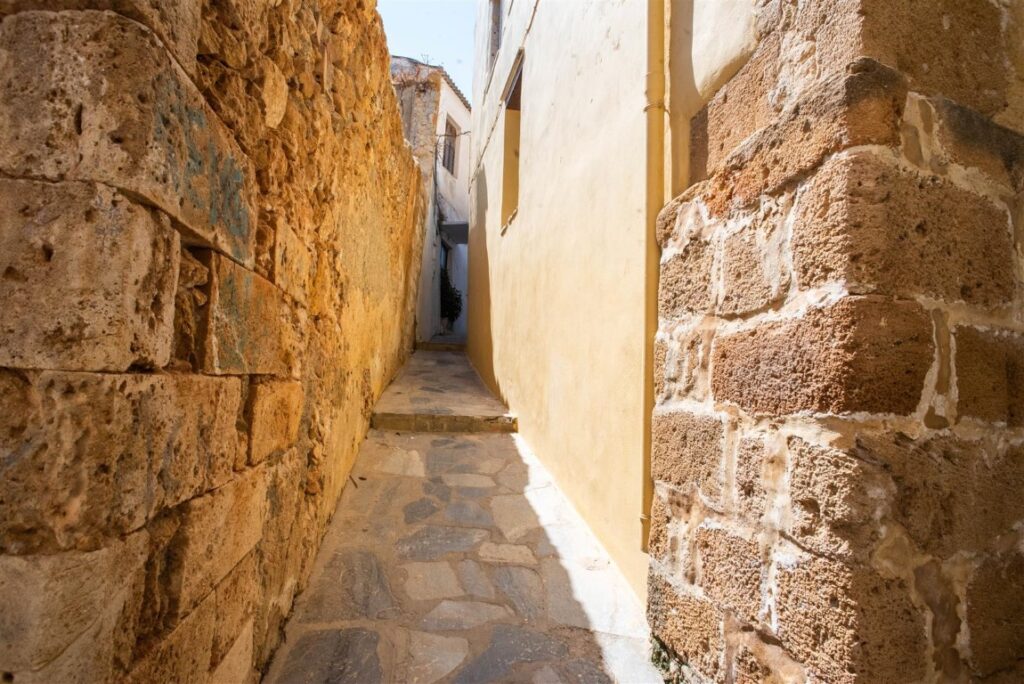 A RENOVATED VENETIAN HOUSE IN THE OLD TOWN