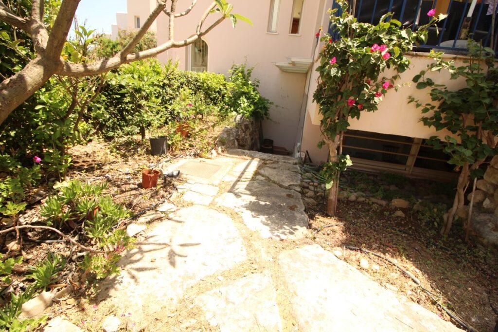 A FINE HOUSE A FEW STEPS FROM THE BEACH OF MALEME