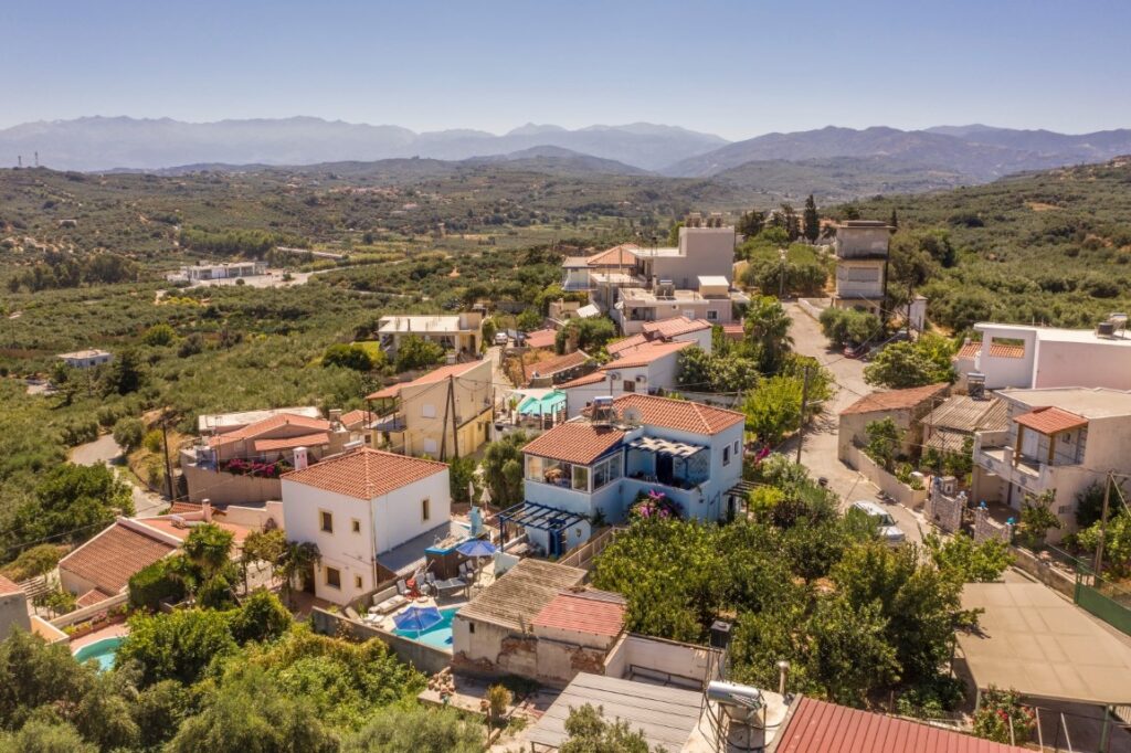 Α LOVELY 3-BEDROOM HOUSE IN TAVRONITIS