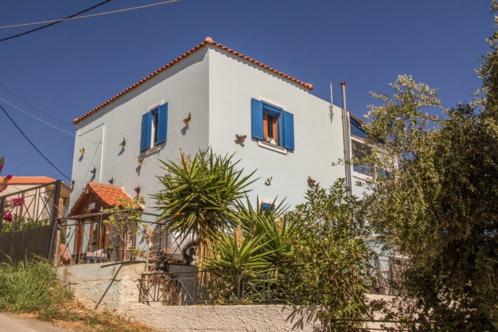 Α LOVELY 3-BEDROOM HOUSE IN TAVRONITIS