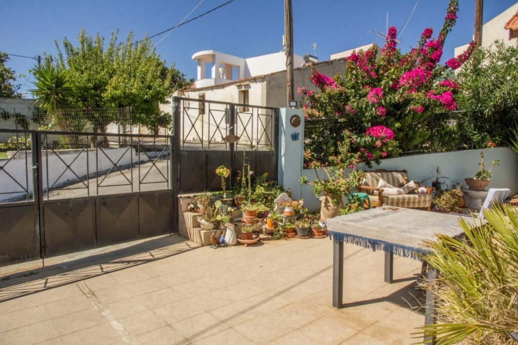 Α LOVELY 3-BEDROOM HOUSE IN TAVRONITIS