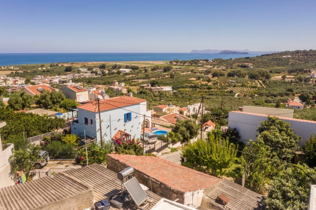 Α LOVELY 3-BEDROOM HOUSE IN TAVRONITIS