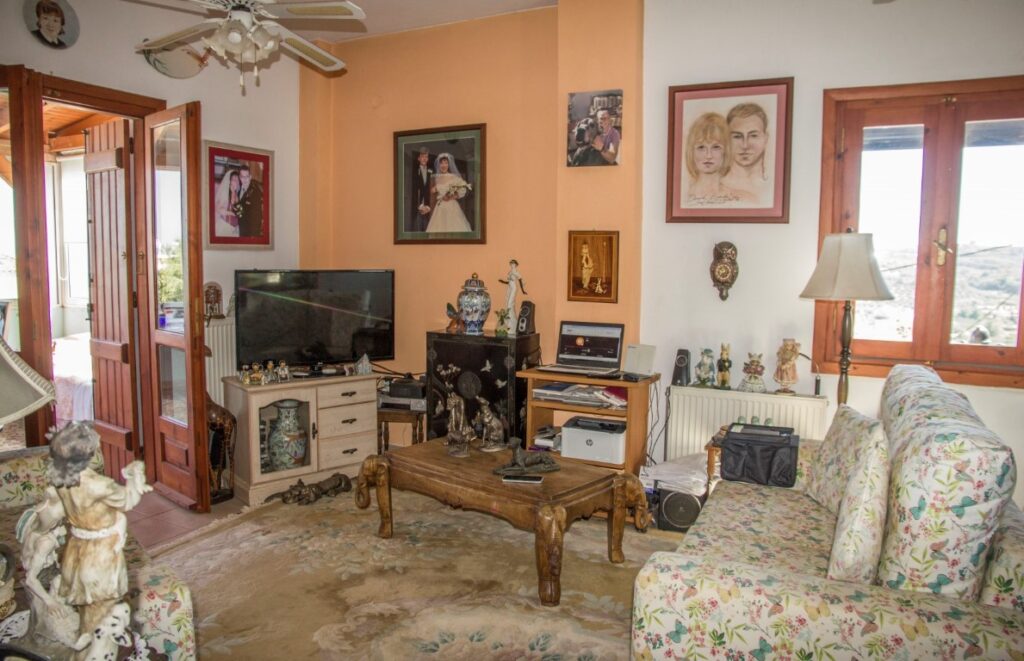 Α LOVELY 3-BEDROOM HOUSE IN TAVRONITIS