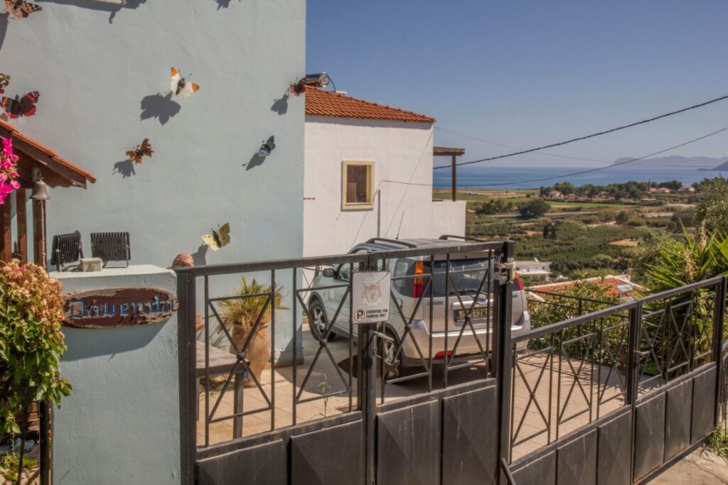 Α LOVELY 3-BEDROOM HOUSE IN TAVRONITIS