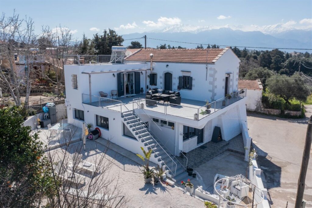 A RENOVATED STONE VILLA IN XYROSTERNI