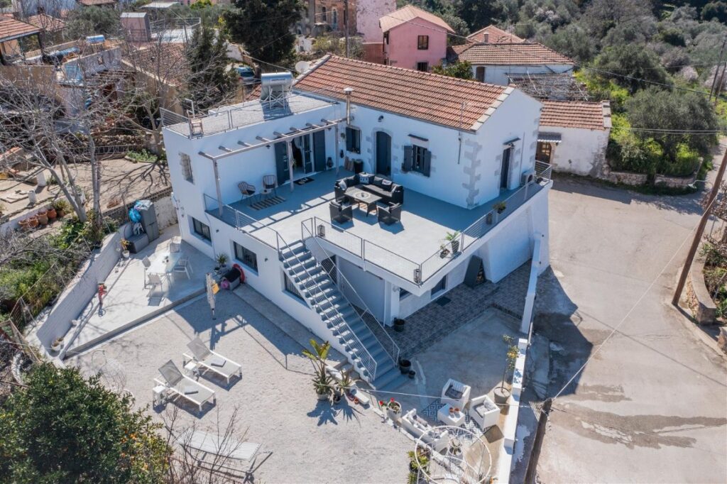 A RENOVATED STONE VILLA IN XYROSTERNI