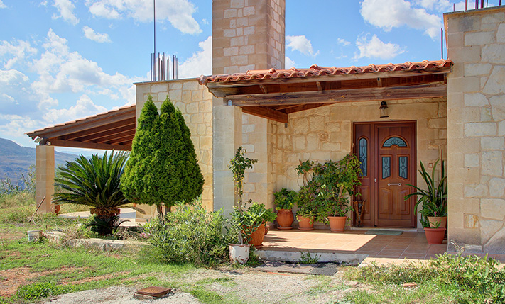 A MARVELOUS STONE HOUSE IN AKROTIRI