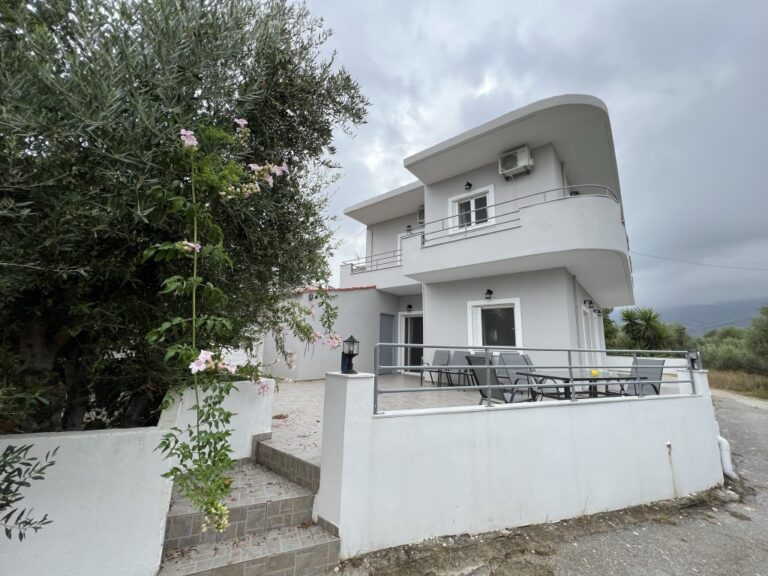 A HOUSE CLOSE TO THE SEA IN GEORGIOUPOLI