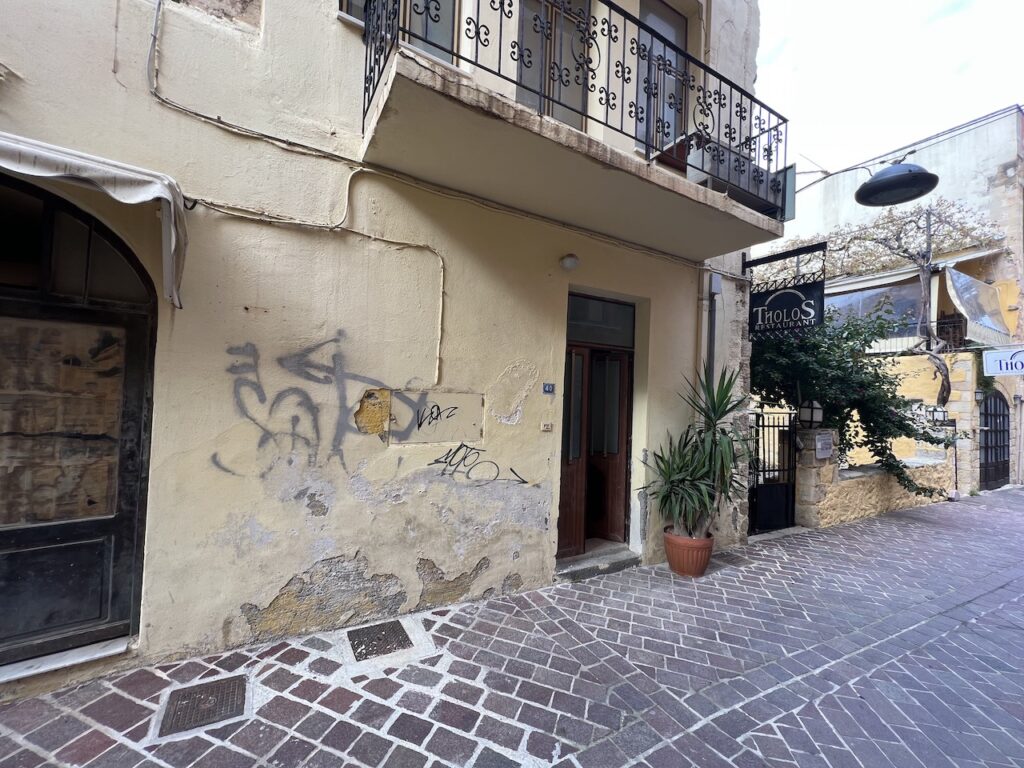 A THREE-LEVEL INVESTMENT PROPERTY IN THE OLD TOWN