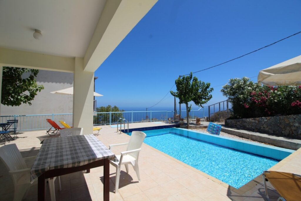 DETACHED 2-BEDROOM VILLA WITH A POOL IN KEFALAS