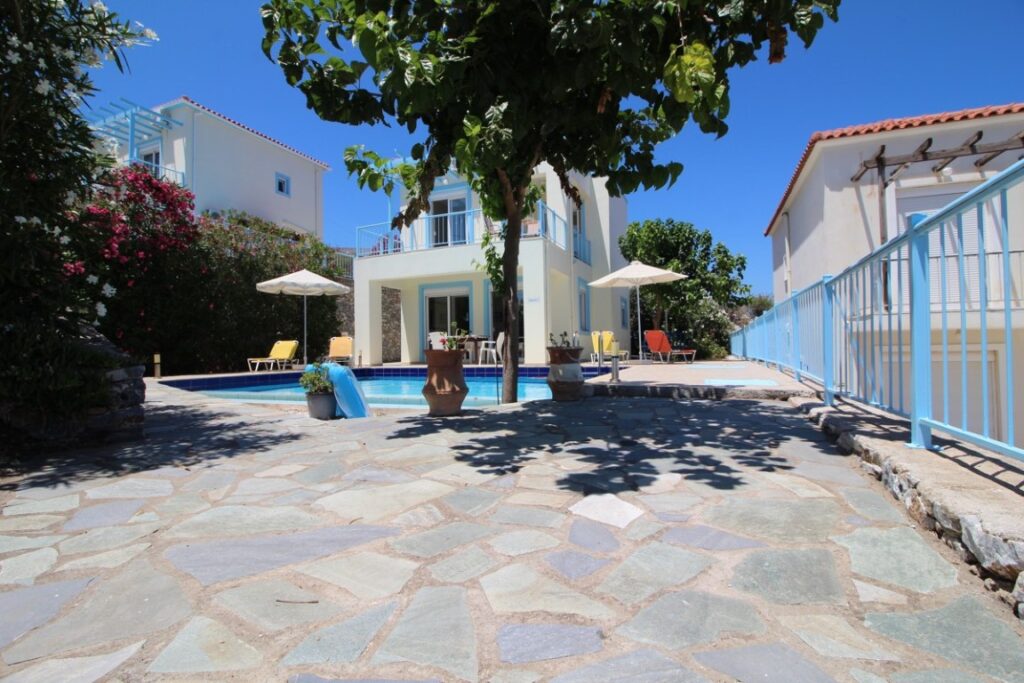 DETACHED 2-BEDROOM VILLA WITH A POOL IN KEFALAS