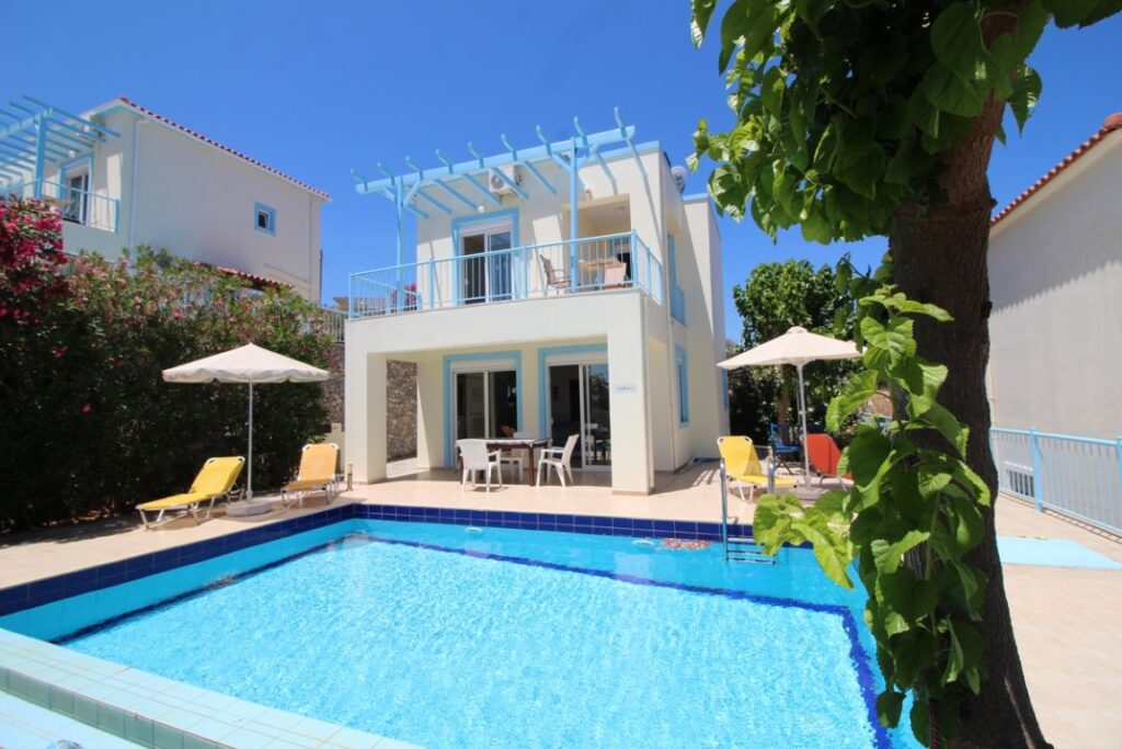 DETACHED 2-BEDROOM VILLA WITH A POOL IN KEFALAS