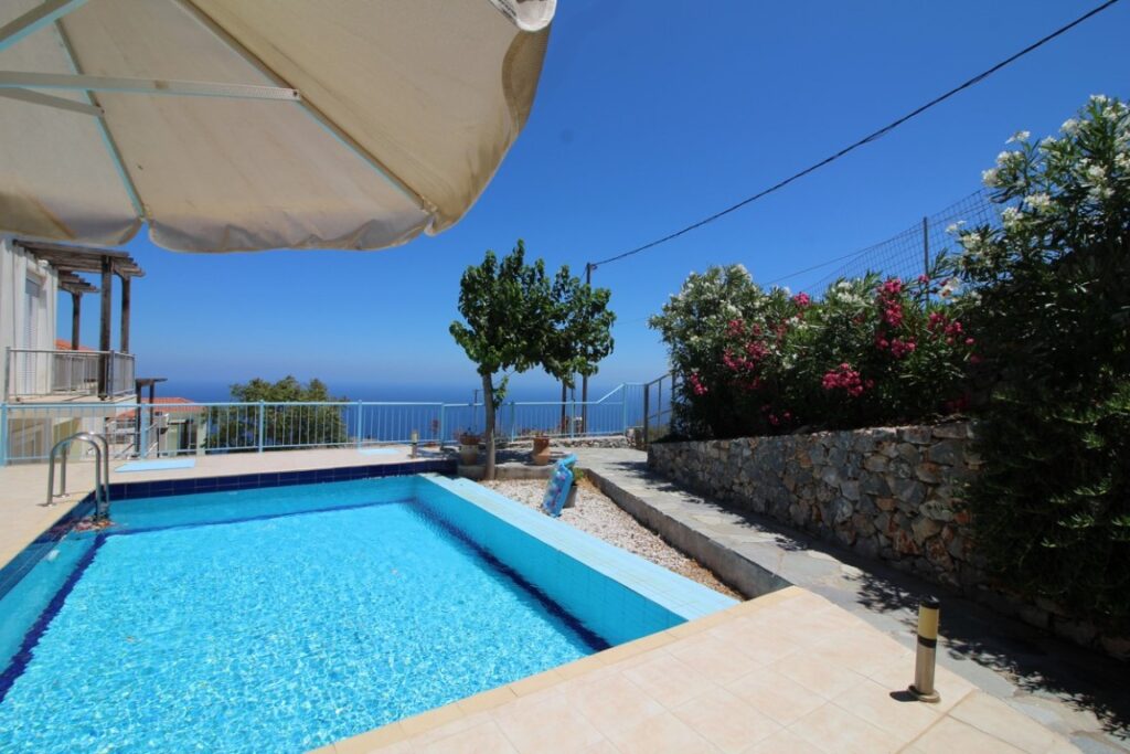 DETACHED 2-BEDROOM VILLA WITH A POOL IN KEFALAS