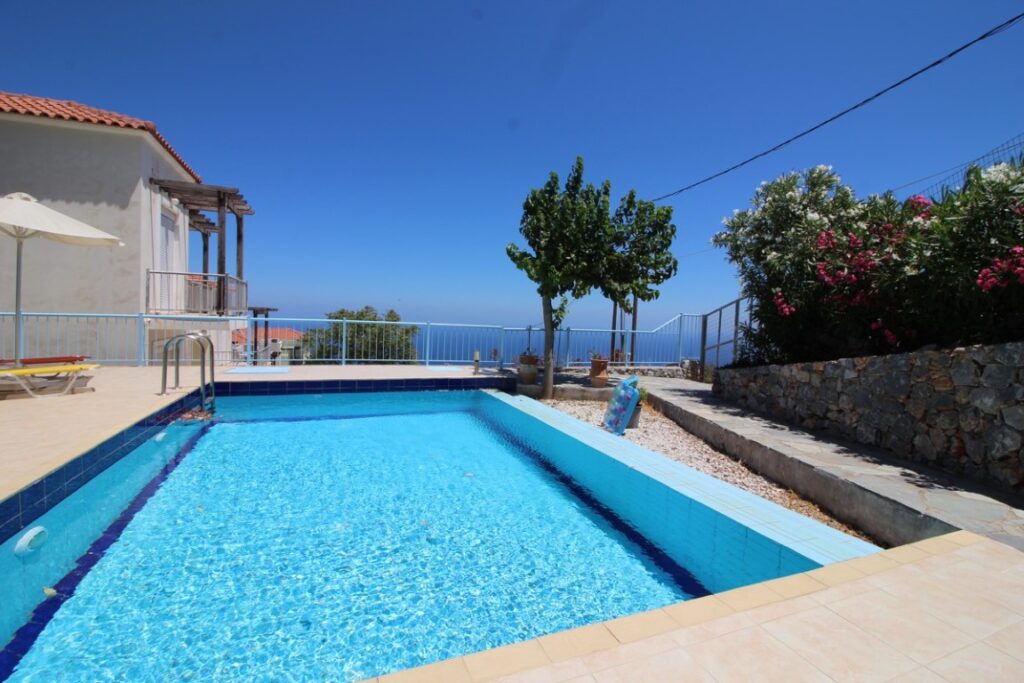 DETACHED 2-BEDROOM VILLA WITH A POOL IN KEFALAS