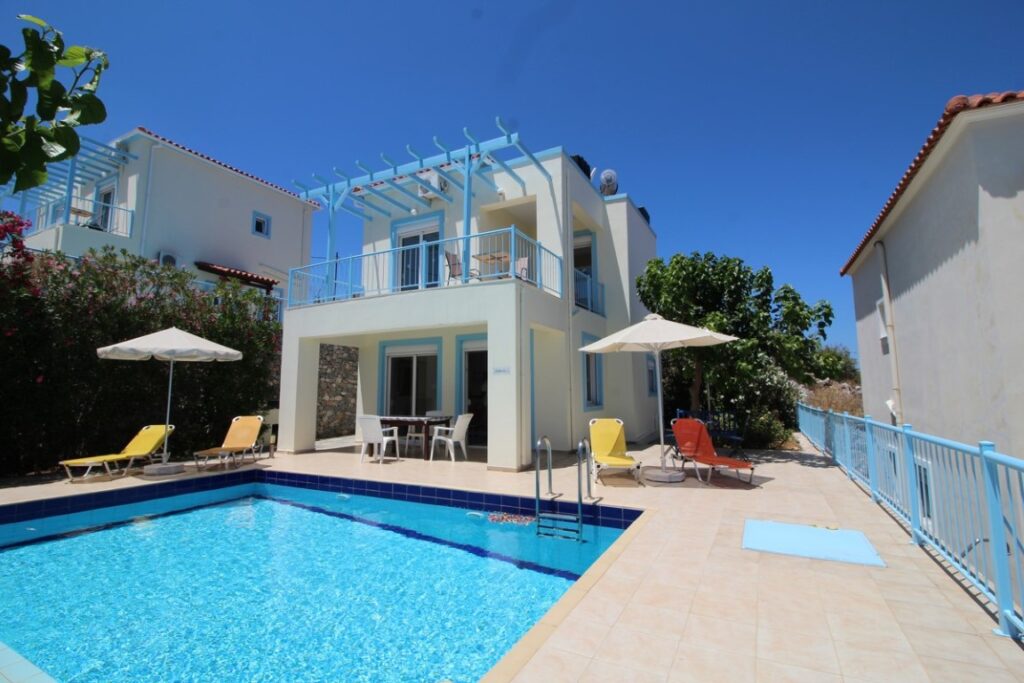 DETACHED 2-BEDROOM VILLA WITH A POOL IN KEFALAS