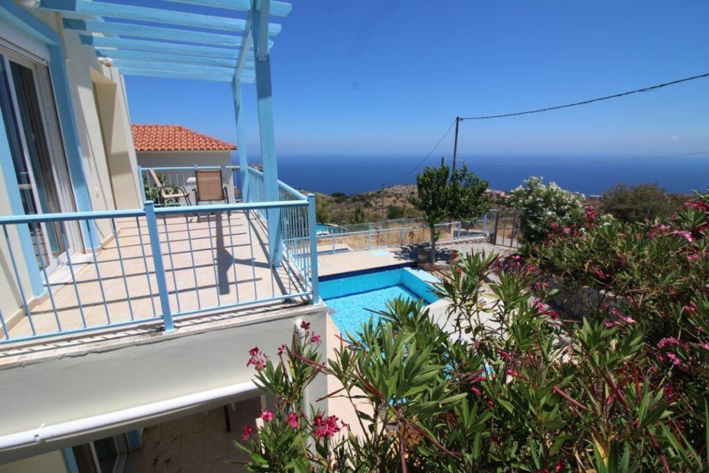 DETACHED 2-BEDROOM VILLA WITH A POOL IN KEFALAS