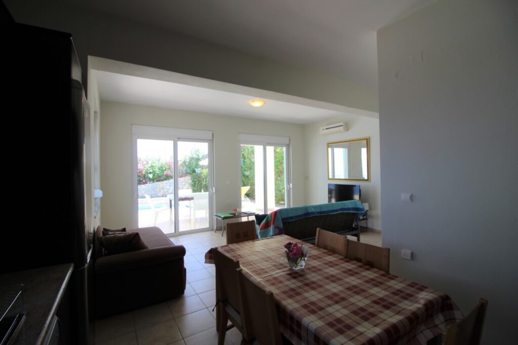 DETACHED 2-BEDROOM VILLA WITH A POOL IN KEFALAS