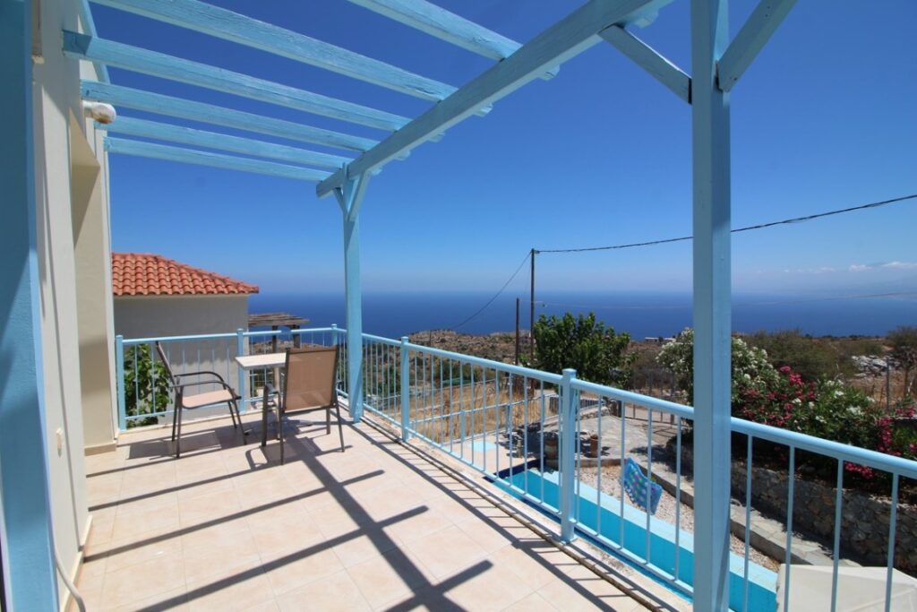 DETACHED 2-BEDROOM VILLA WITH A POOL IN KEFALAS