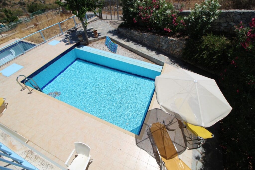 DETACHED 2-BEDROOM VILLA WITH A POOL IN KEFALAS