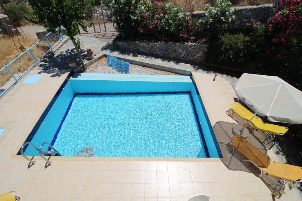 DETACHED 2-BEDROOM VILLA WITH A POOL IN KEFALAS