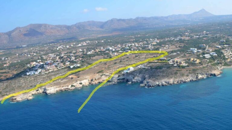 Α MASSIVE SEA FRONT PLOT IN CHORAFAKIA