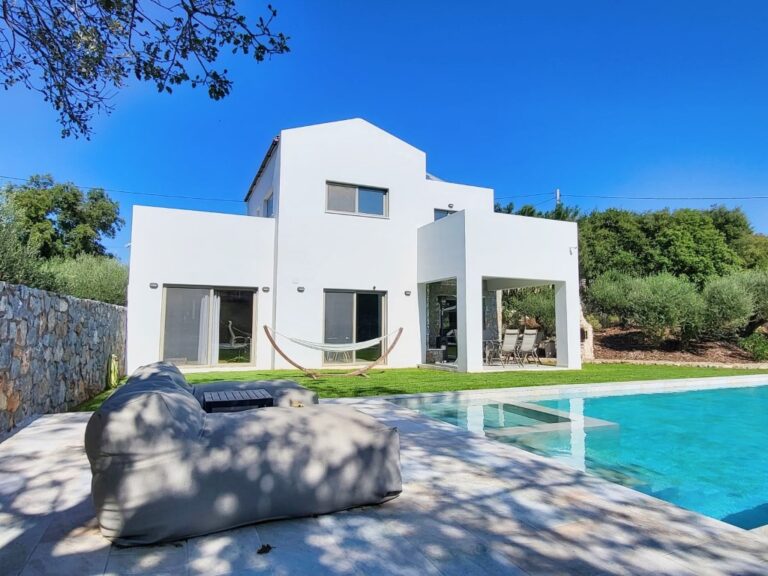 THREE BEDROOM VILLA WITH A POOL IN LITSARDA