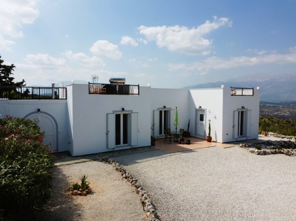 A SINGLE STORY VILLA IN DRAPANOS