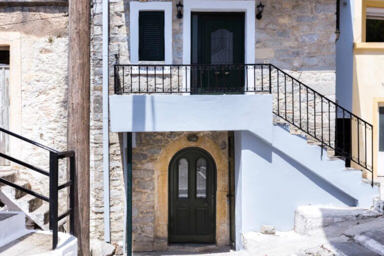 SEMI-DETACHED STONE HOUSE IN ANOGIA